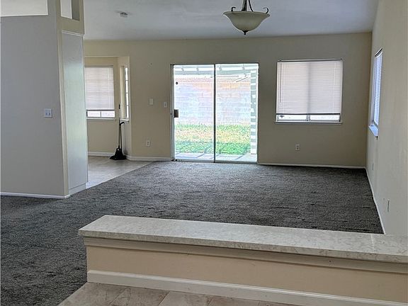 3rd image of 2443 N Magnolia Ave