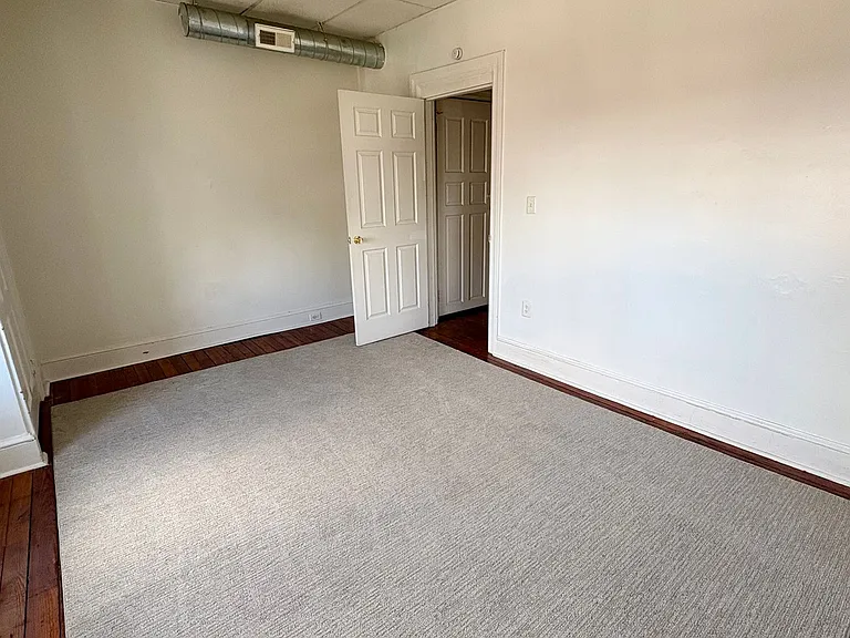 702 W King St-LDP — Photo 9