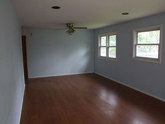 3rd image of 29023 Westervelt Avenue Way W