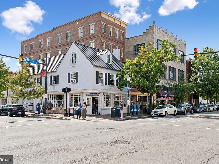 901 King St #201 — Photo 21