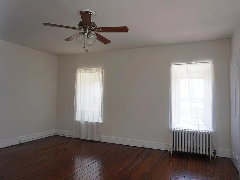 110 S 42nd St #1R — Photo 13