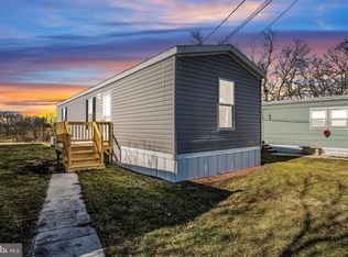 69 Mobile Dr, Thomasville, PA 17364