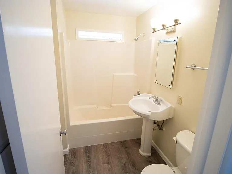 2119 Eastwood Ln — Photo 9