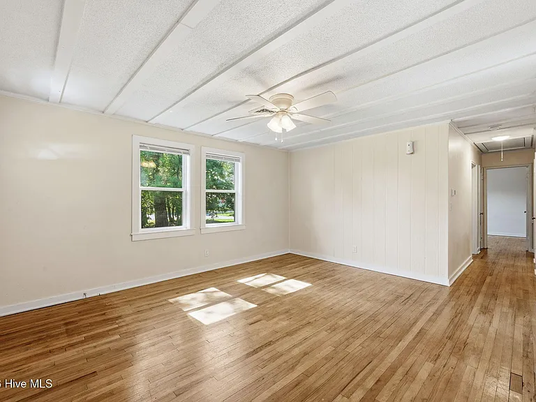 1101 Meadows St — Photo 5