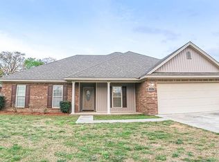 241 Brookshire Dr, Deatsville, AL 36022