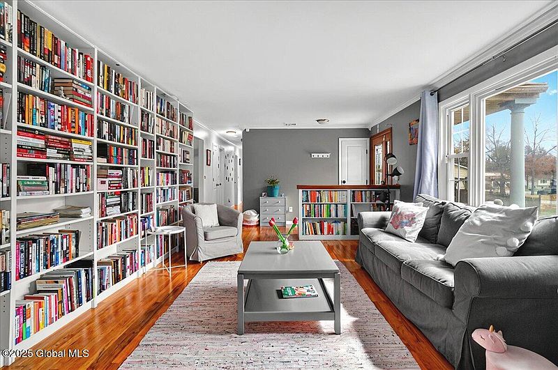5th image of 19 Hillcrest Drive