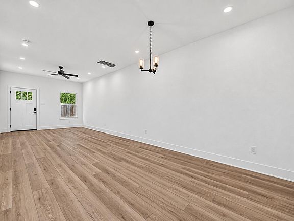 3rd image of 7903 Sunnyhill St