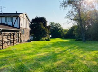 1080 Shoreline Rd, Crown Point, IN 46307