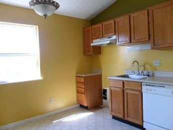 5th image of 1624 Eastbrook Dr