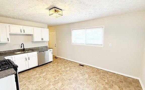 4th image of 3607 Decamp Dr