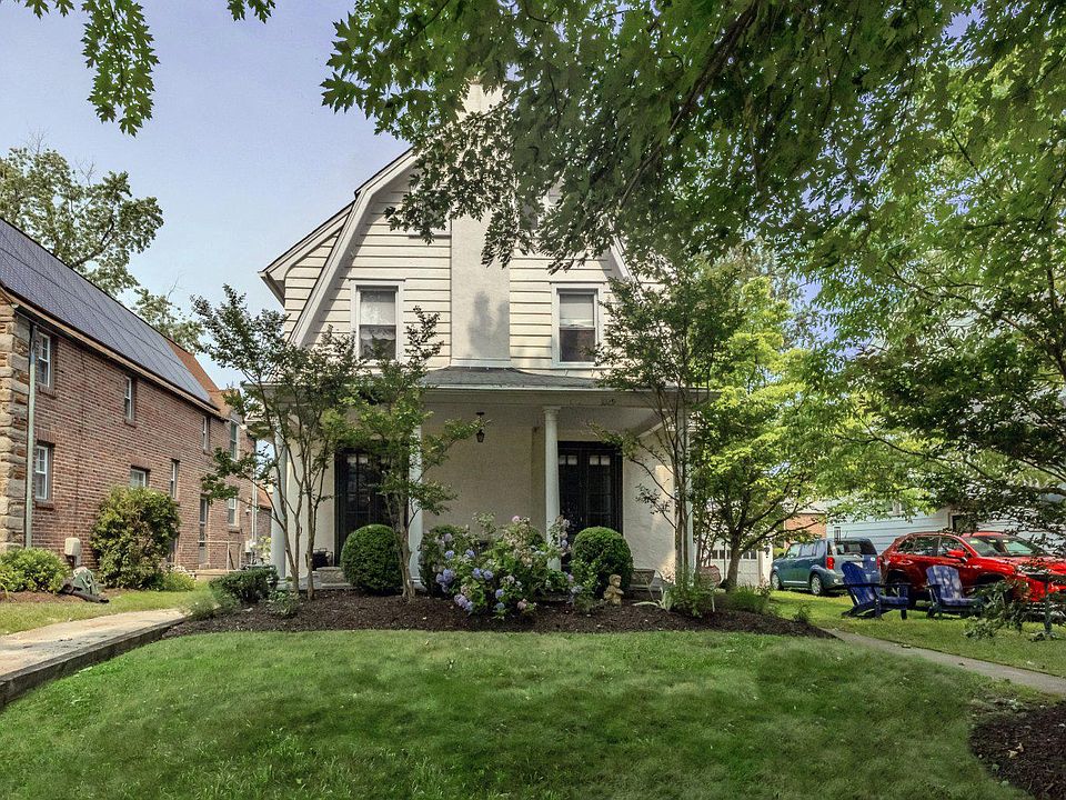 1st image of 1029 Larchmont Ave