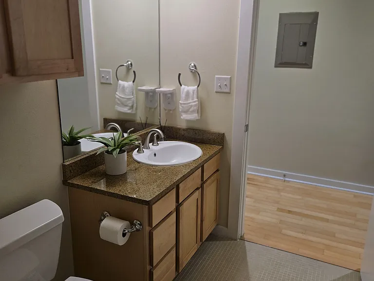 2931 E 12th St #201 — Photo 10