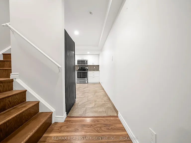 1074 Farmstead Dr — Photo 6