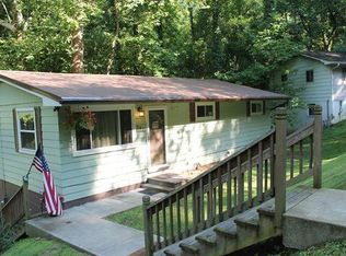 587 Edgehill Dr, Saint Albans, WV 25177