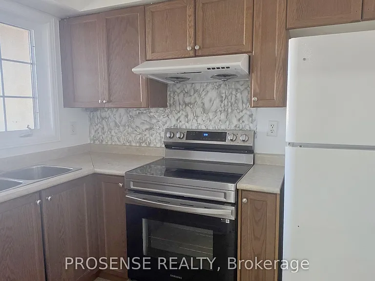 9699 Jane St #13 — Photo 11