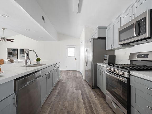 2nd image of 5288 Manhasset Dr