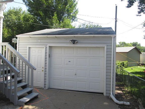 4th image of 3705 Twin City Dr