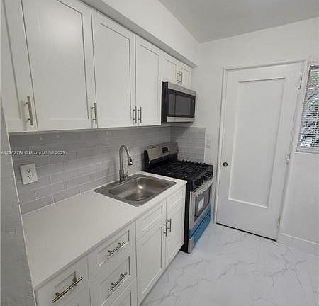 3rd image of 7435 Byron Ave APT 4