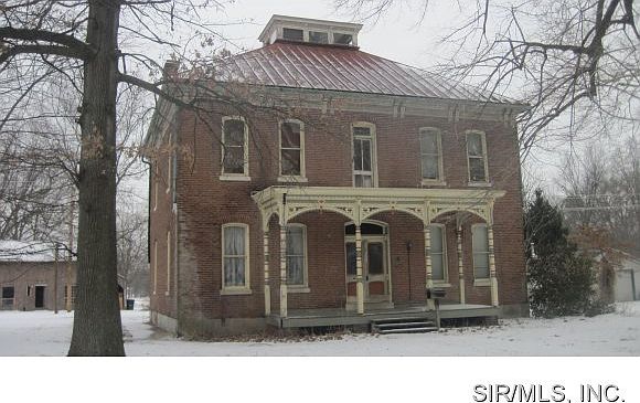 1st image of 415 S Railway St