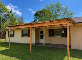 527 Carpenter St, Utica, MS 39175