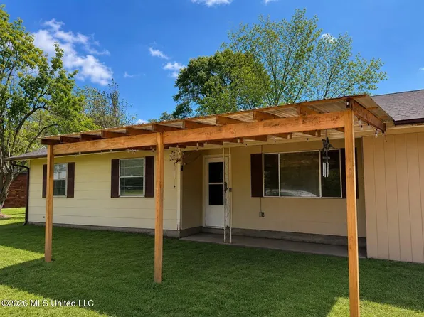 527 Carpenter St, Utica, MS 39175