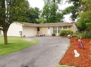 400 Iris Ln, Carmi, IL 62821