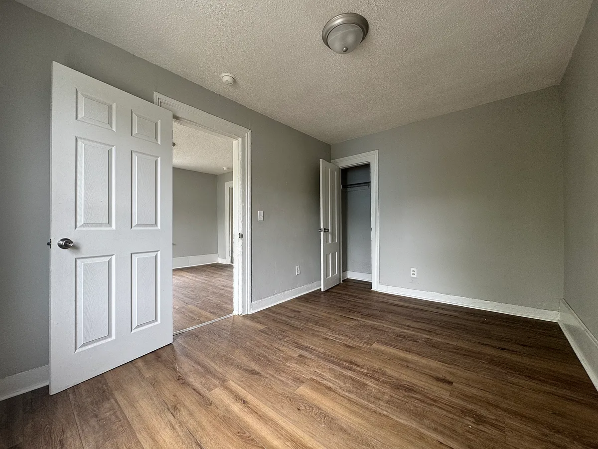 Building Photo - 354 Blatchley Ave #B2