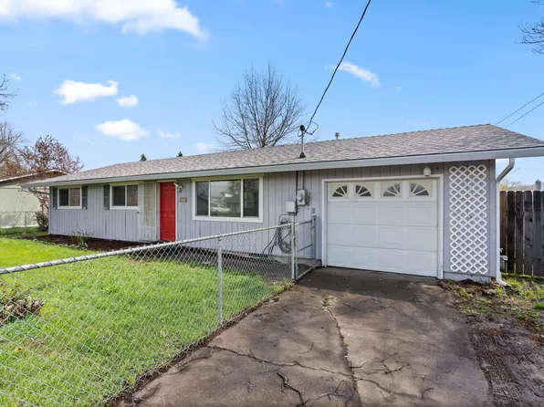 8044 Division Rd, White City, OR 97503