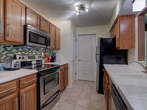 2nd image of 2499-5H Fountain Pl