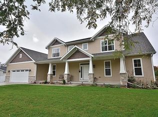 N62W23675 Sunset Dr, Sussex, WI 53089