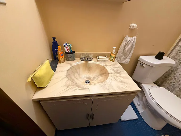 Regis Apartments — Photo 6