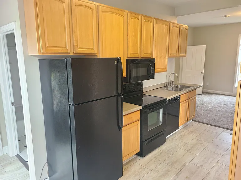 436 W Walnut St #2 — Photo 4