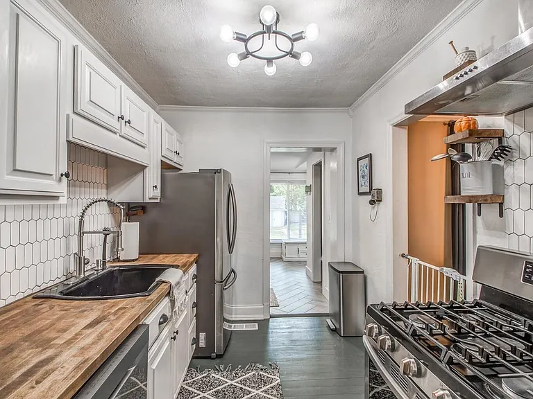 Main House - Kitchen