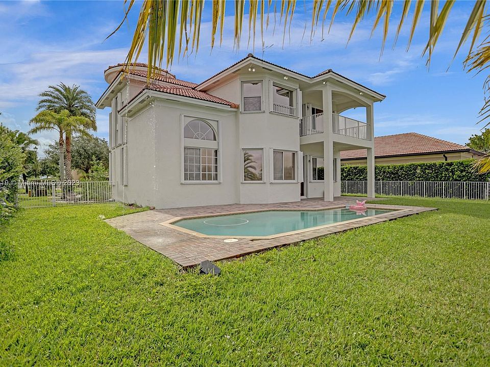 1st image of 3250 SW 195th Ter