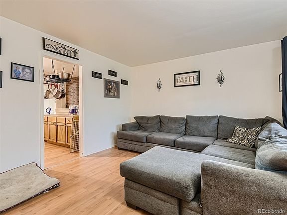 4th image of 207 Balsam Avenue