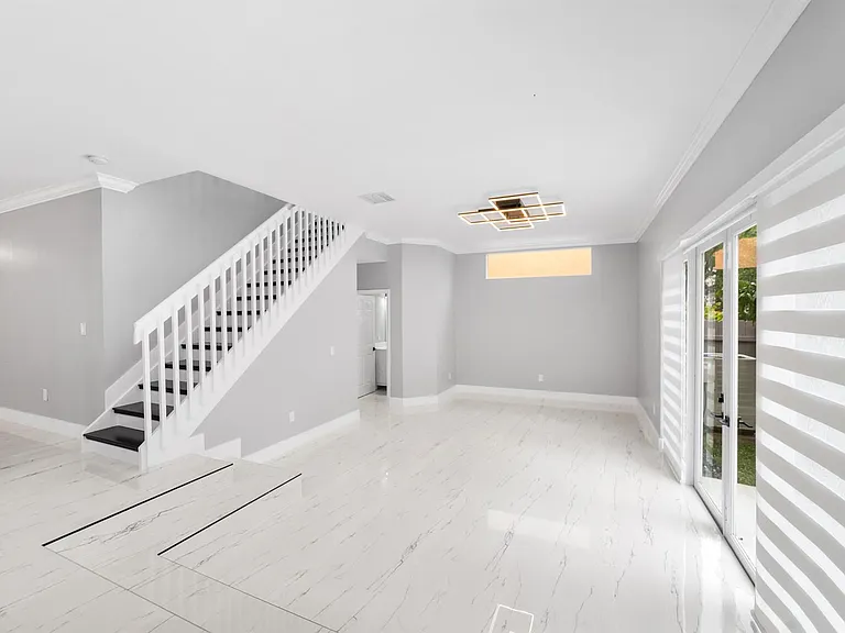 5233 SW 155th Way — Photo 7