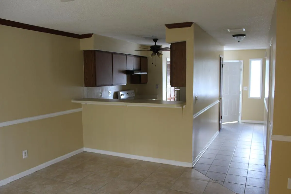 2 bed, 2.5 bath, 1088 sqft, $1,300 — Photo 2