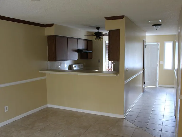 1370 Old Middleburg Rd N #7 — Photo 2