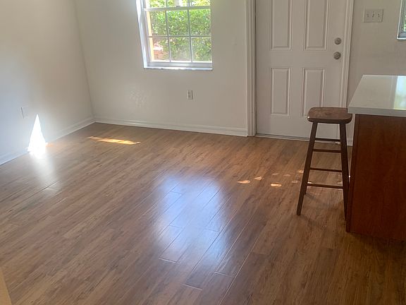3rd image of 1537 Catherine St APT 49
