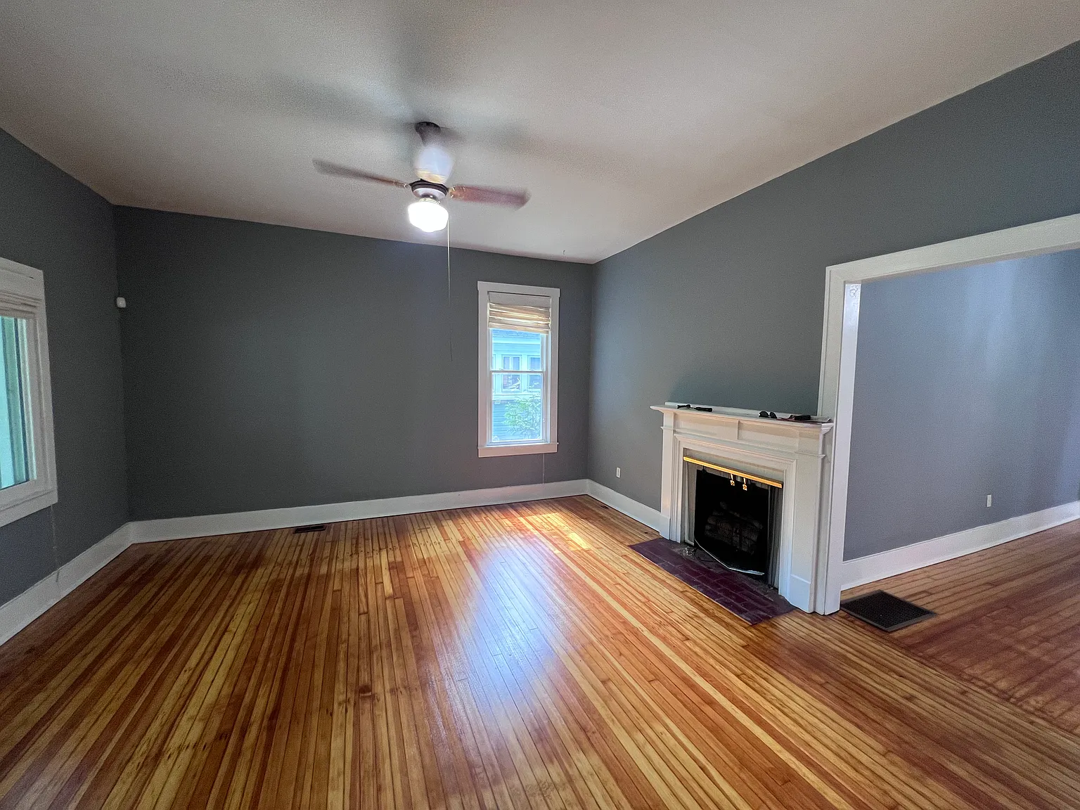 2 bed, 920 sqft, $1,300 — Photo 3