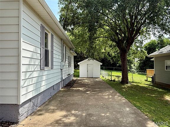 3rd image of 27 Houser St