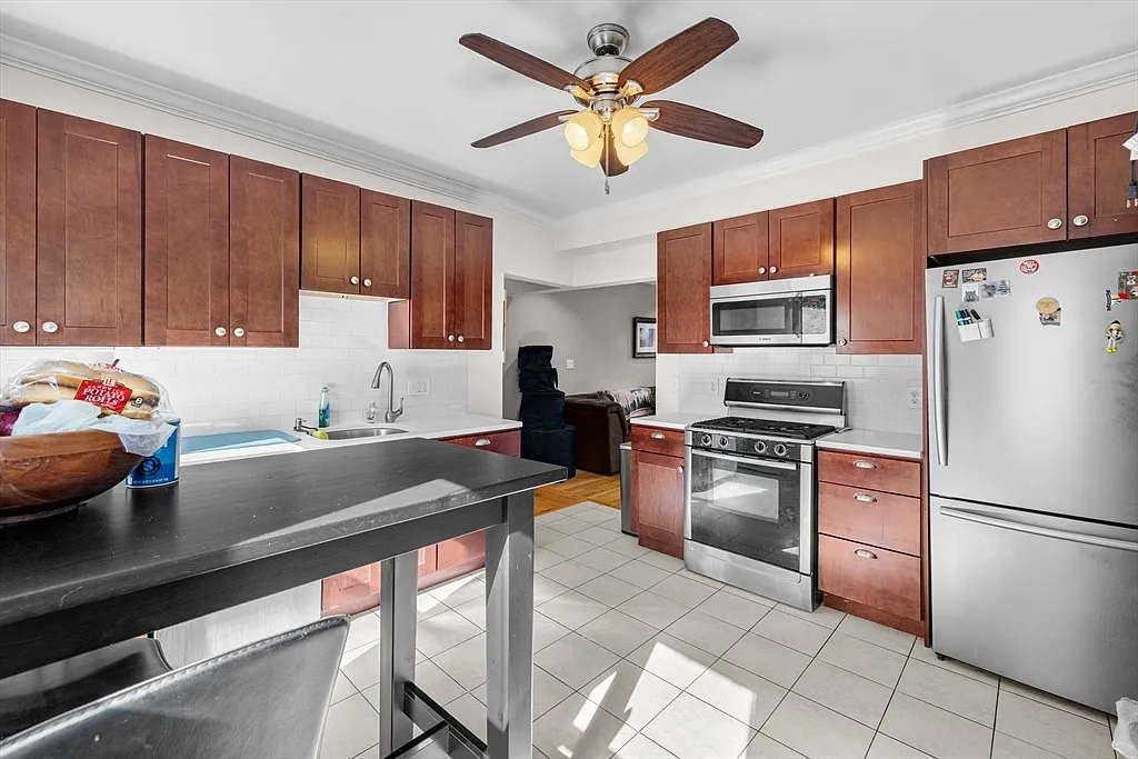 3 bed, 1100 sqft, $3,200 — Photo 4