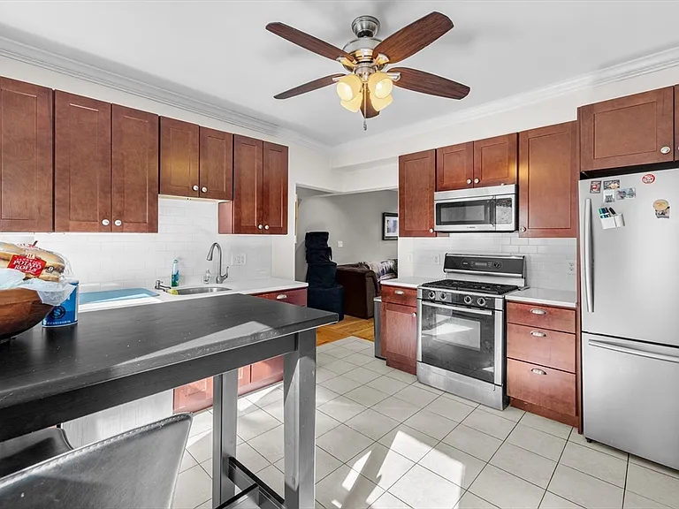 28 Edison Grn #B — Photo 4