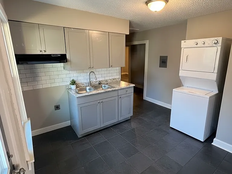 862 Marianna St — Photo 3