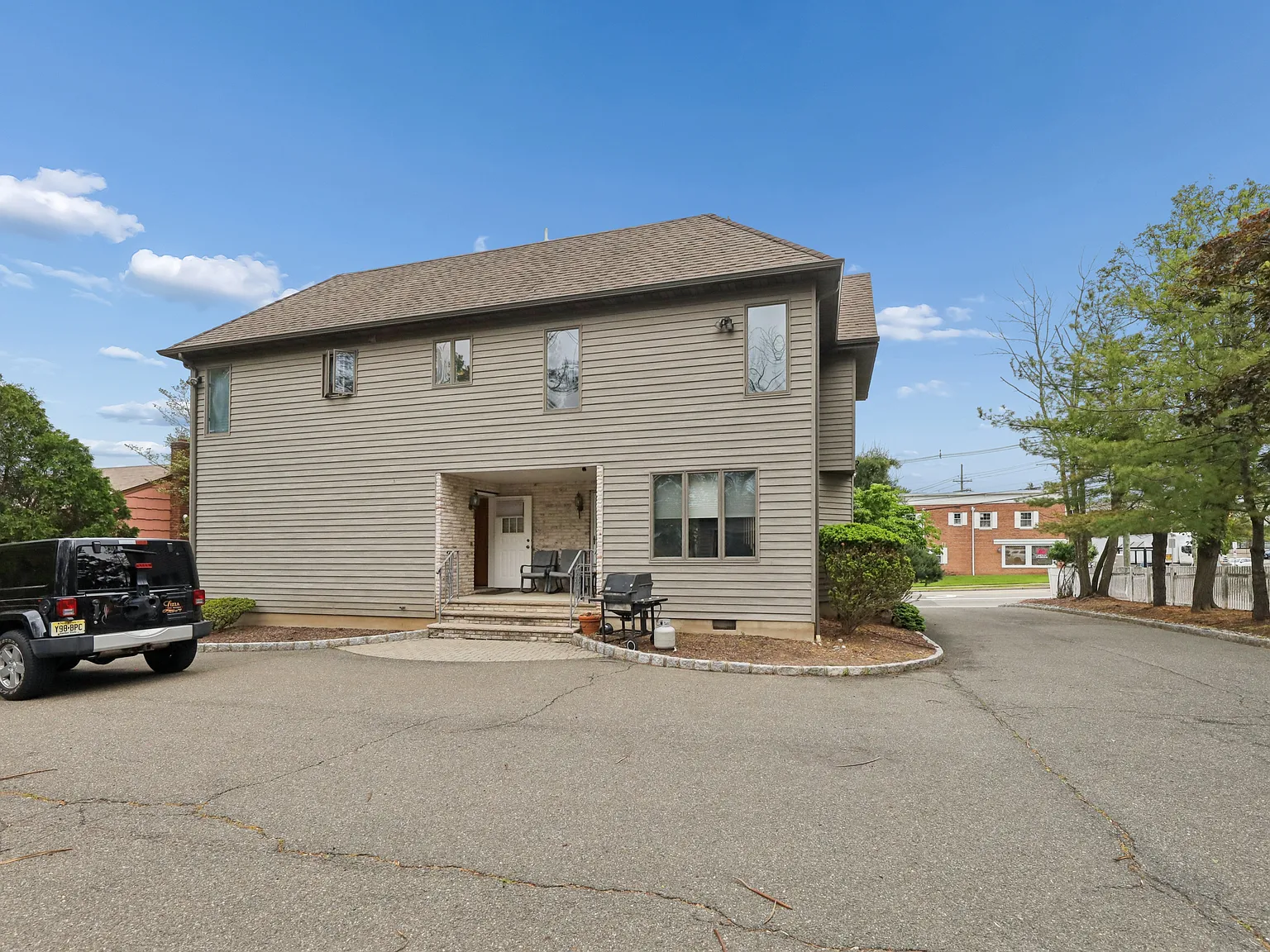 3 bed, 3376 sqft, $3,500 — Photo 2