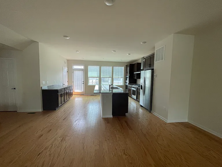 103 Vaughn Dr — Photo 16