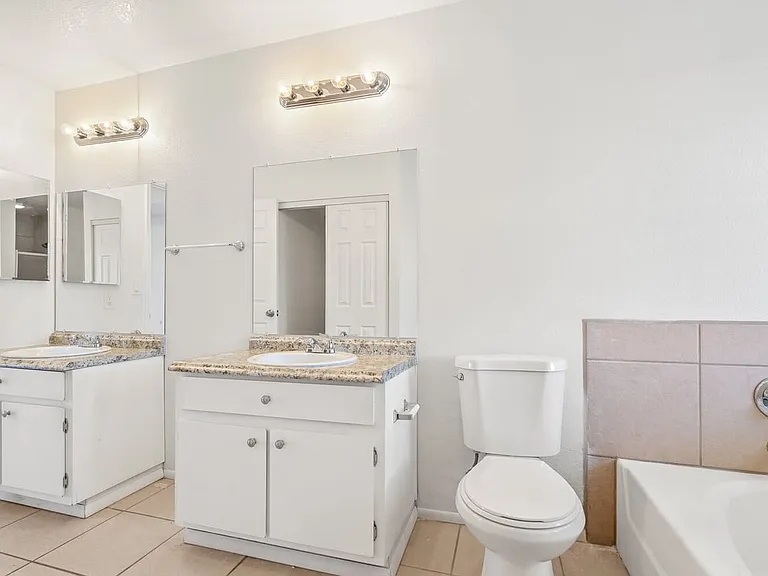 7209 S Avenida Del Nopal — Photo 12