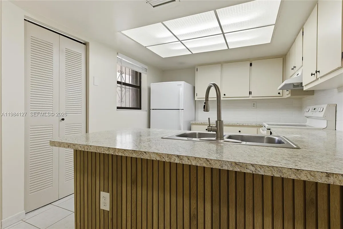 Building Photo - 10885 NW 7th St #21-33