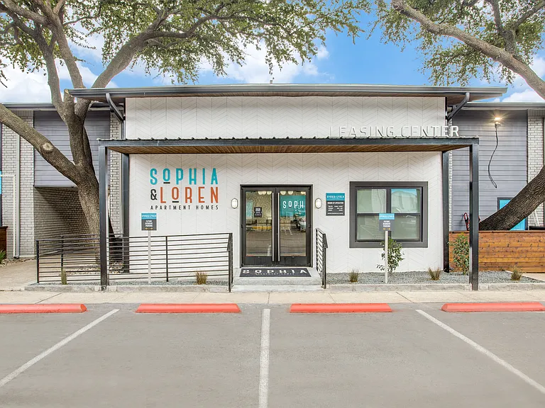 The Loren Apartments — Photo 19
