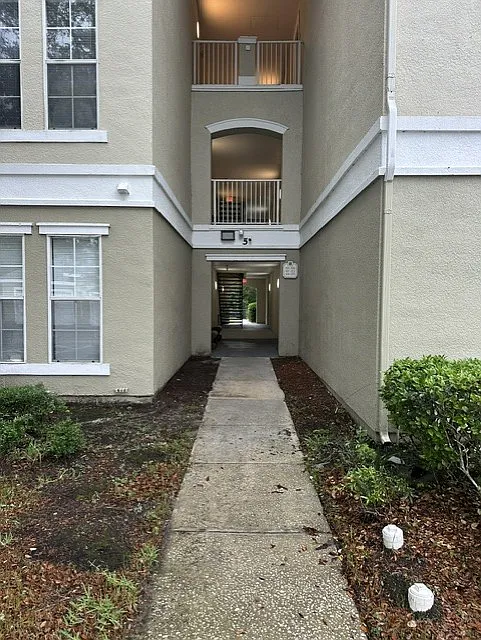 1 bed, 769 sqft, $1,300 — Photo 2